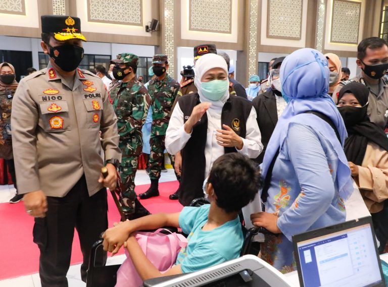 Gubernur Khofifah: Terima Kasih Sinergi dan Kekompakan Forkopimda dan Seluruh Elemen Masyarakat Untuk Massifkan Vaksinasi di Jatim