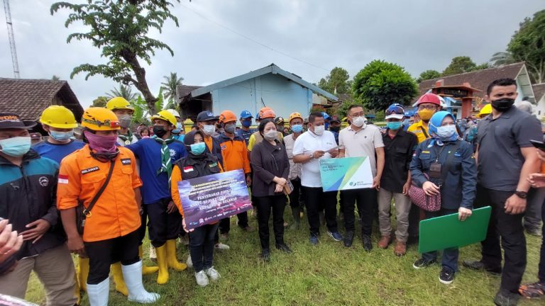 Salurkan Kartu BPJS Untuk Relawan Semeru, Puan: Terima Kasih Pahlawan Kemanusiaan