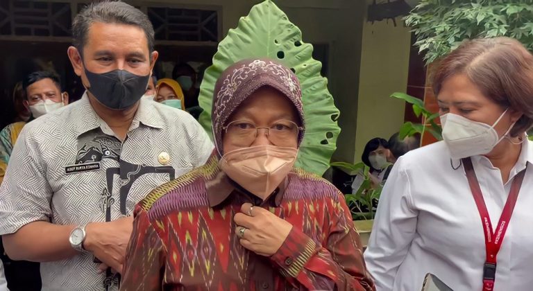 Orang Tua Penderita Hidrosefalus di Purwakarta Dapat Bansos dari Bu Risma