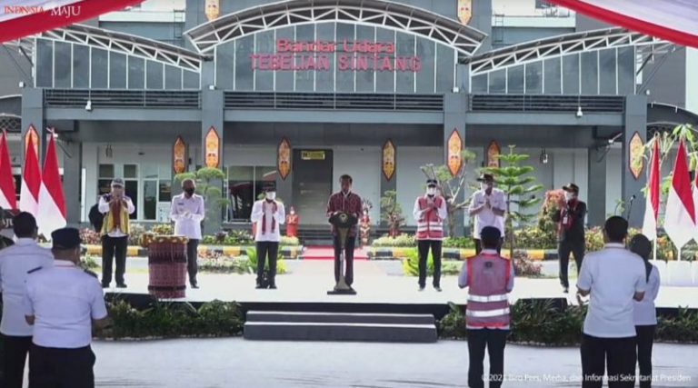 Presiden Jokowi Meresmikan Bandara Tebelian di Sintang Kalbar