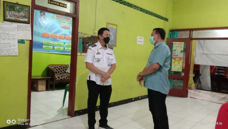 Dekatkan Pelayanan Ke Warga, Camat Asemrowo Buka Program ” Pelangi” di Kantor Balai RW