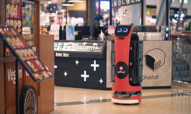 Makin Canggih, Pesan Makanan Lewat GoFood Pakai Robot