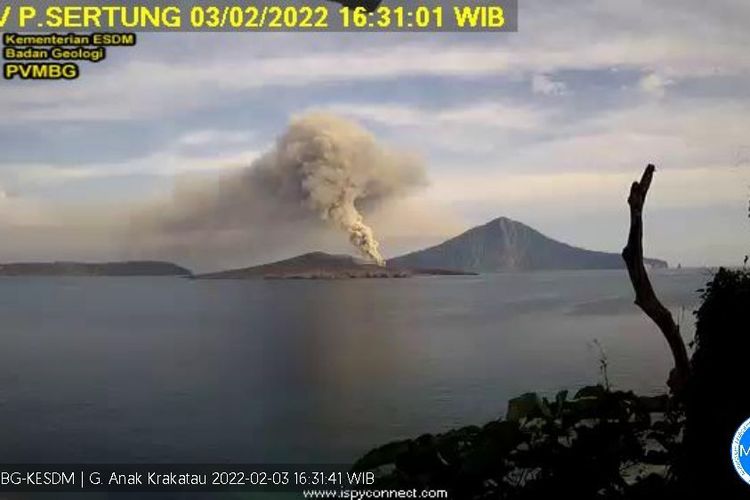 Gunung Anak Krakatau Erupsi 9 Kali, Masyarakat Dihimbau Waspada - Nawacita