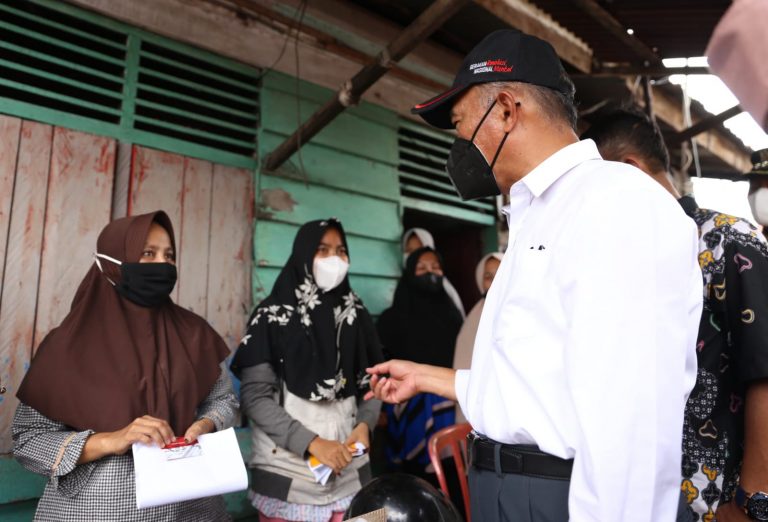 Menko PMK: Jangan Persulit Orang Susah! Tinjau Langsung Bansos di Pekanbaru, Pastikan Penyaluran Tepat Sasaran
