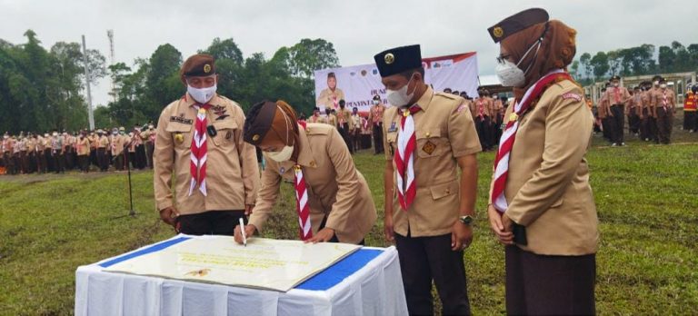 Resmikan Huntara Kwarda Jatim, Khofifah: Pramuka Ada di Mana-Mana