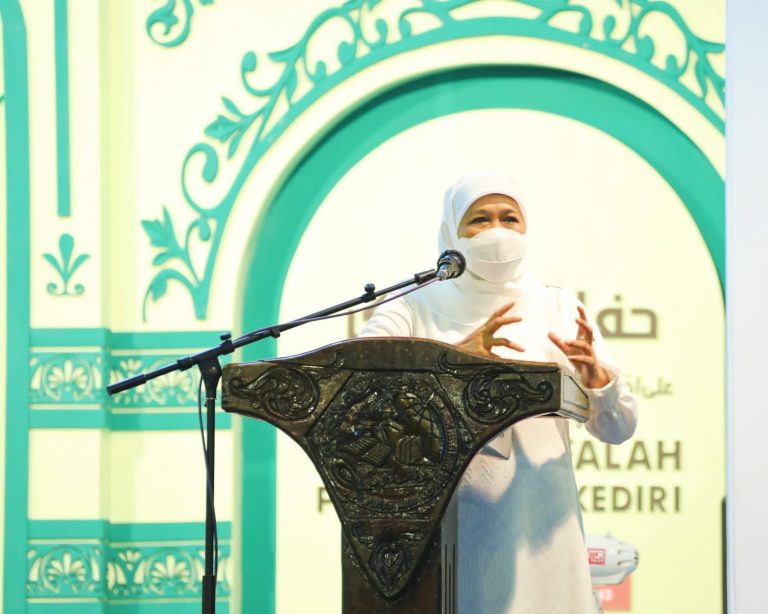Gubernur Khofifah Sebut Lulusan Pesantren Miliki Skill Complex Problem Solving