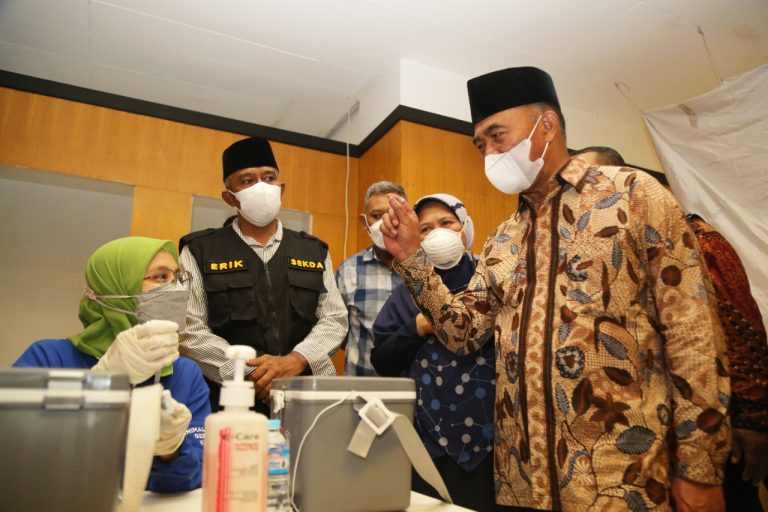 Gas Pol! Precepatan Vaksinasi Untuk Lansia Harus Dikebut