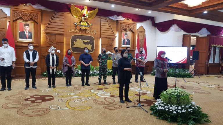 Gubernur Khofifah Suguhi Puan Maharani Rawon dan Nanas PK-1