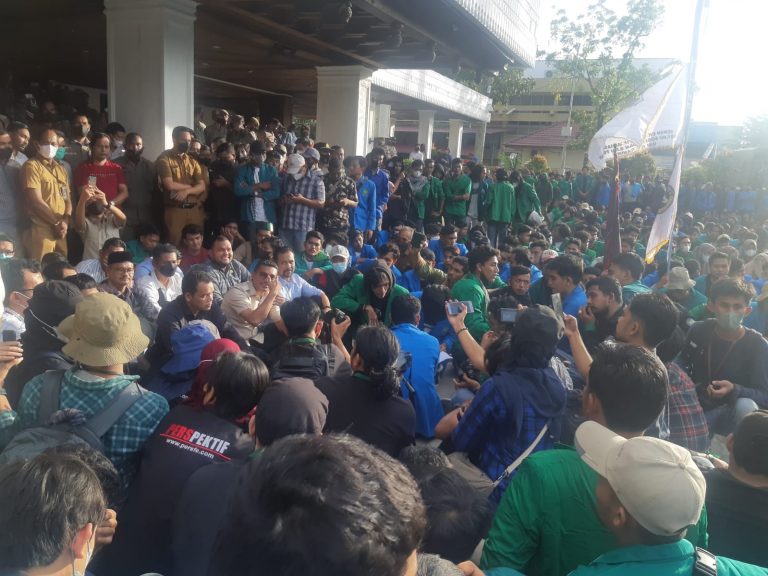 GMMA Desak Pemerinta Turunkan Harga BBM Serta Tolak 3 Priode