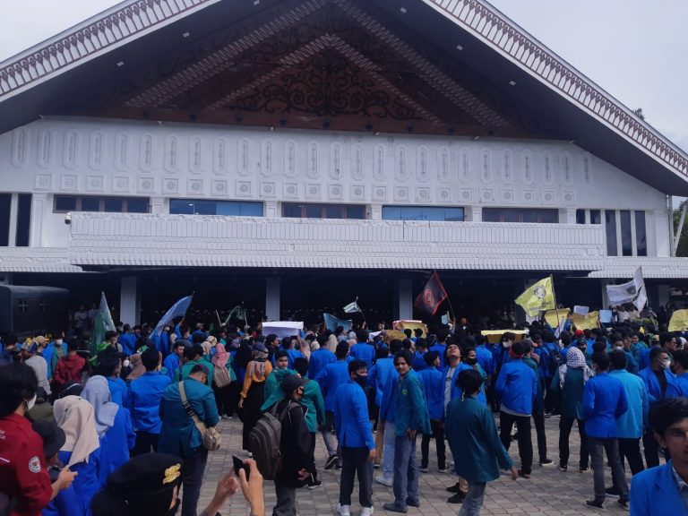 Usai Unjuk Rasa GMMA Berikan Surat Tuntutan Ke DPRA, Berikut Isinya