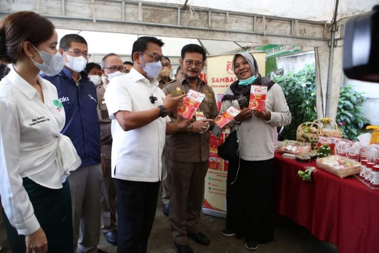 Mentan SYL  dan HKTI Membuka Gebyar Bazaar Sembako Murah Ramadan