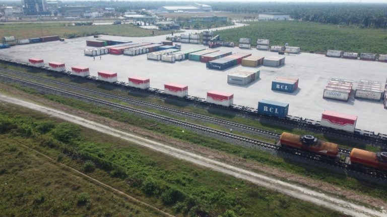 Perdana, Optimalisasi Pasokan Pangan Gula dan Minyak Goreng ke Indonesia Timur Melalui Fasilitas Tol Laut