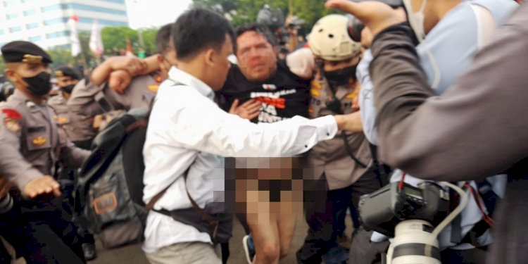 Ade Armando Digebuki Pendemo di DPR, Begini Kronologinya