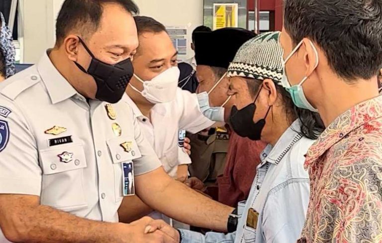 Jasa Raharja Serahkan Santunan Korban Kecelakaan Bus Tol Mojokerto