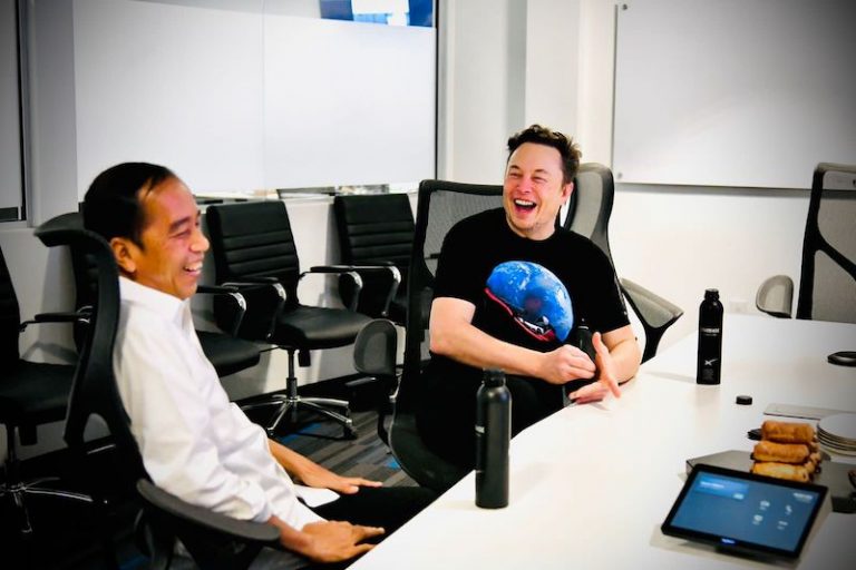 Jokowi Satu Jam Keliling di SpaceX Bareng Elon Musk