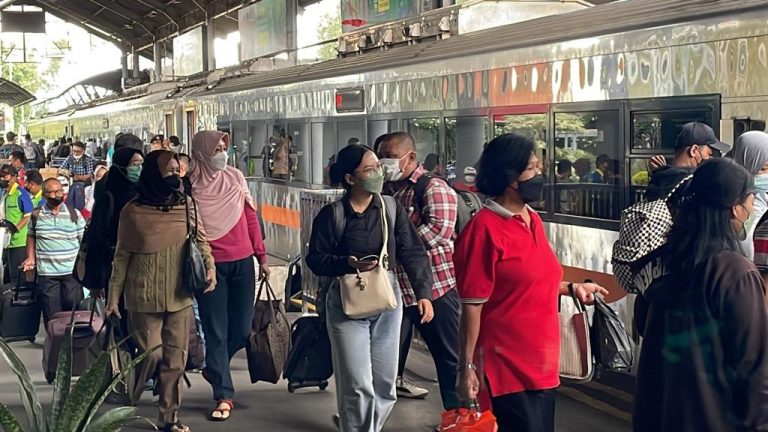 256.528 Penumpang KA Jarak jauh di Daop 8 Selama Libur Lebaran 2022