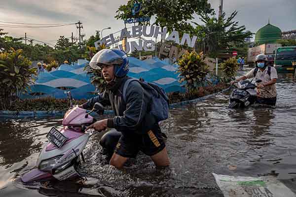 Banjir Rob Terjang Semarang, Ribuan Warga Terdampak