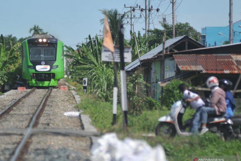 Kemenhub Berencana Tutup Ratusan Perlintasan Liar Kereta Api di Sumbar