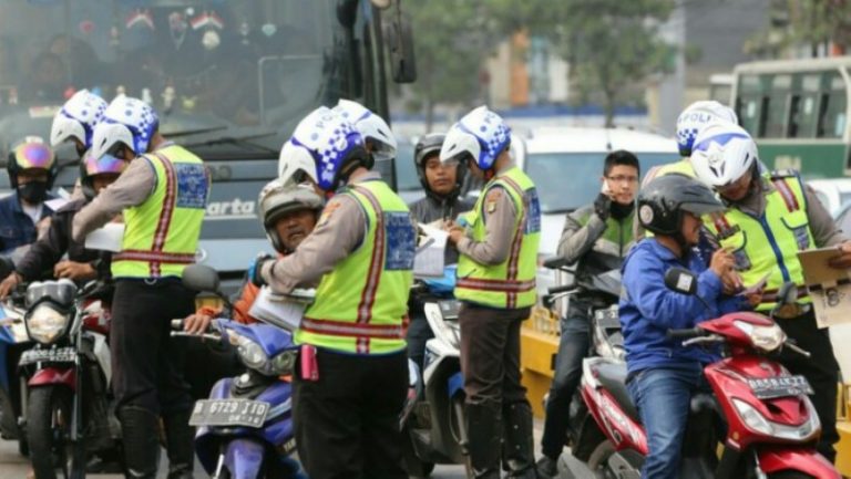 Kini Polisi Bisa Lakukan Tilang Lewat HP
