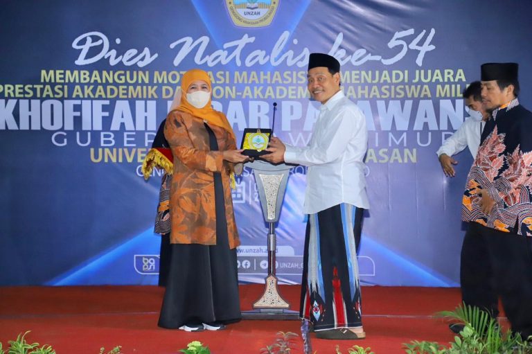 Beri Motivasi Mahasiswa UNZAH  Genggong-Probolinggo, Gubernur Khofifah Dorong Pemanfaatan Teknologi Digital