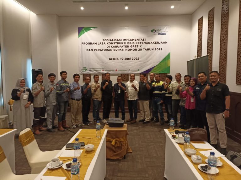 BPJamsostek Gresik Sosialisasi Implementasi Program Jakon dan Perbup No 20 Tahun 2022