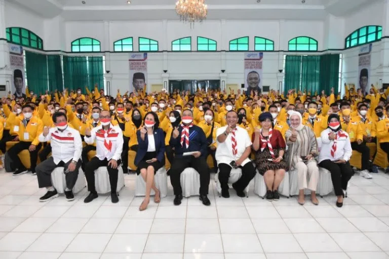 Wamenaker Lepas 376 Pekerja Migran ke Korsel Melalui Skema Employment Permit System