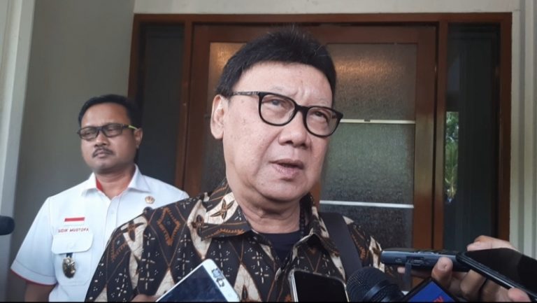 Menteri PANRB: PNS Bolos Kerja 10 Hari akan Dipecat