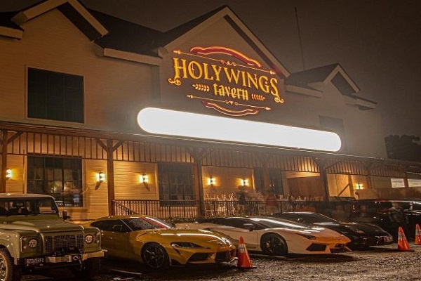 Daftar Nama Pemilik Holywings
