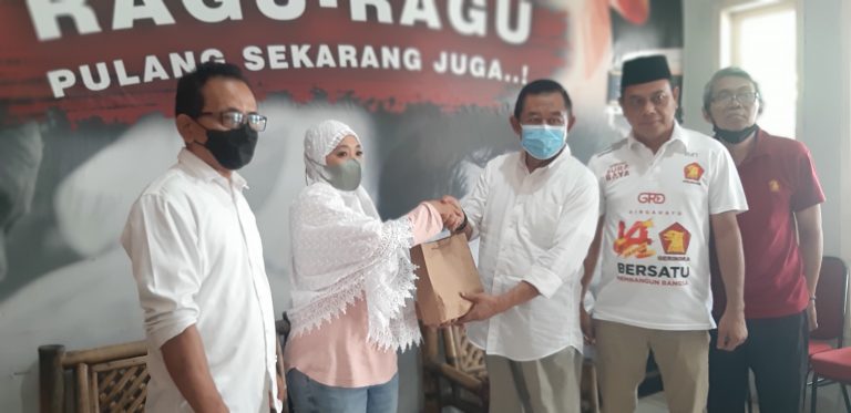 Teladani Nabi Ibrahim di Momen Idul Adha, DPC Partai Gerindra Surabaya Berbagi 3 Hewan Sapi