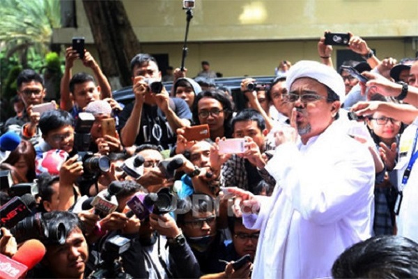 Habib Rizieq Bebas