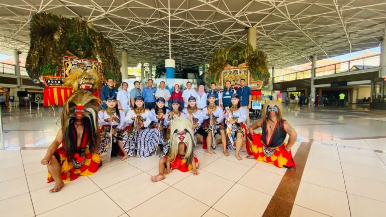 Kolaborasi Bersama, Bandara Juanda Bersama DISBUDPAR Tampilkan Tarian Tradisional 