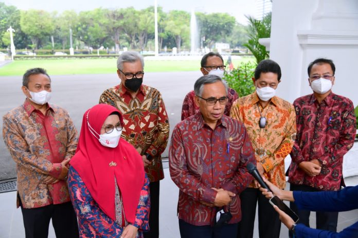 Dewan Komisioner OJK Periode 2017-2022 (Foto: Muchlis Jr - Biro Pers Sekretariat Presiden)