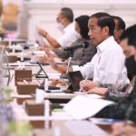 Rapat terbatas bahas pembentukan pabrik CPO dan RPO mini berbasis koperasi yang dipimpin oleh Presiden Joko Widodo di Istana Merdeka, Jakarta (18/07/22) (Foto: Lukas – Biro Pers Sekretariat Presiden)