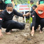 Kementerian LHK Anugerahi Gubernur Khofifah Penghargaan Nirwasita Tantra 2021