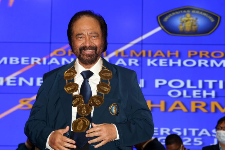 Surya Paloh Raih Gelar Doktor Honoris Causa Pertama dari FISIP UB