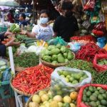 ilustrasi kegiatan jual beli dipasar tradisional