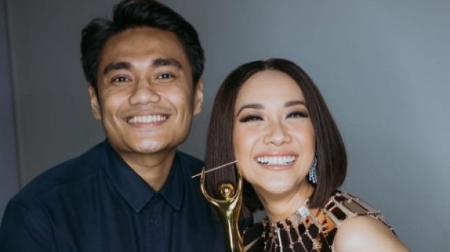 Foto: BCL dan manajernya