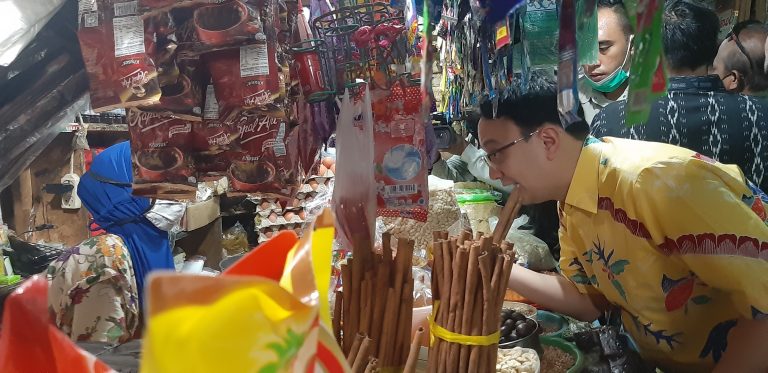 Sidak Pasar Genteng Baru Wamendag Temukan Migor Rp 13.000 per liter