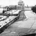 13 Agustus 1961, Tembok Berlin Dibangun.