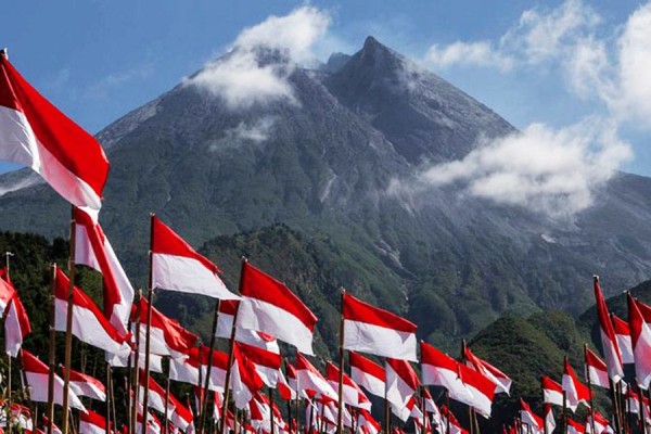 Peringati HUT RI, Kemendagri Bagikan 10 Juta Bendera Merah Putih ke Seluruh Indonesia