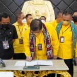 Airlangga Hartarto memimpin partainya mendaftar sebagai peserta Pemilu 2024.