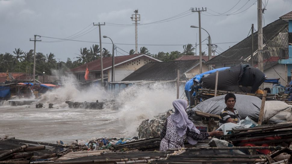 ilustrasi gelombang tinggi