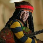 Penyanyi Reggae Indonesia Mbah Surip.