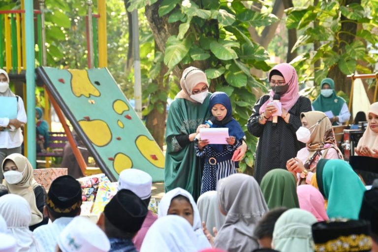 Meriahnya Berbagi Kasih Anak Yatim Bersama Bunda Fatma