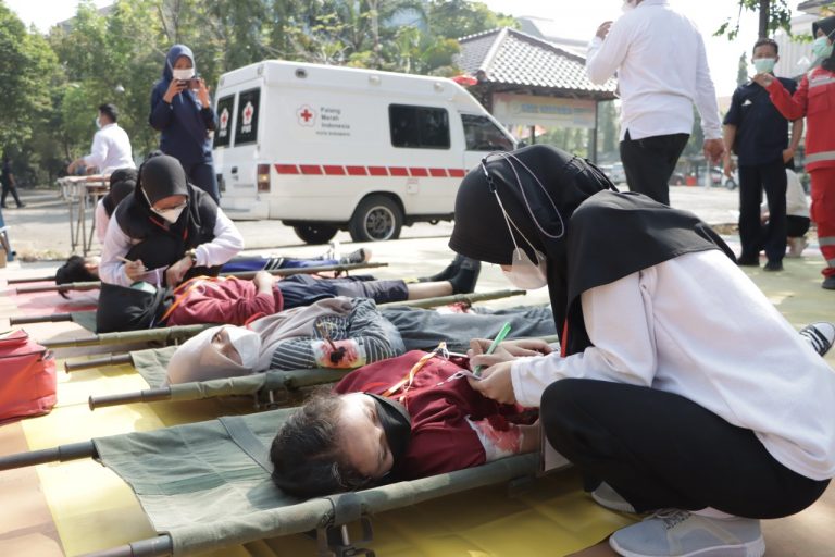 Fikes Unitomo Gelar Simulasi Tanggap Darurat Bencana