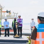 Presiden Jokowi resmikan Terminal Kijing Pelabuhan Pontianak di Kabupaten Mempawah, Provinsi Kalimantan Barat (09/08/22) (Foto: Laily Rachev – Biro Pers Sekretariat Presiden)