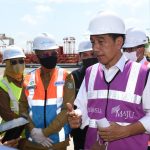 Presiden Joko Widodo saat berada di Terminal Kijing Pelabuhan Pontianak di Kabupaten Mempawah, Provinsi Kalimantan Barat (09/08/22) (Foto: Kris – Biro Pers Sekretariat Presiden)