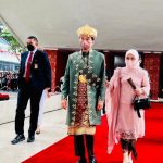 Presiden Jokowi berbaju paksian asal Bangka Belitung tiba di Ruang Rapat Paripurna, Gedung Nusantara MPR/DPR/DPD RI, Jakarta (16/08/22) (Foto: Laily Rachev – Biro Pers Sekretariat Presiden)