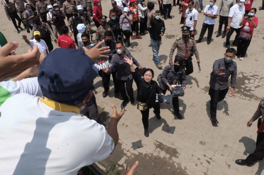 Puan saat mengunjungi industri nanas olahan PT Great Giant Pineaple Co (GGPC) di Kabupaten Lampung Tengah (24/08/22)