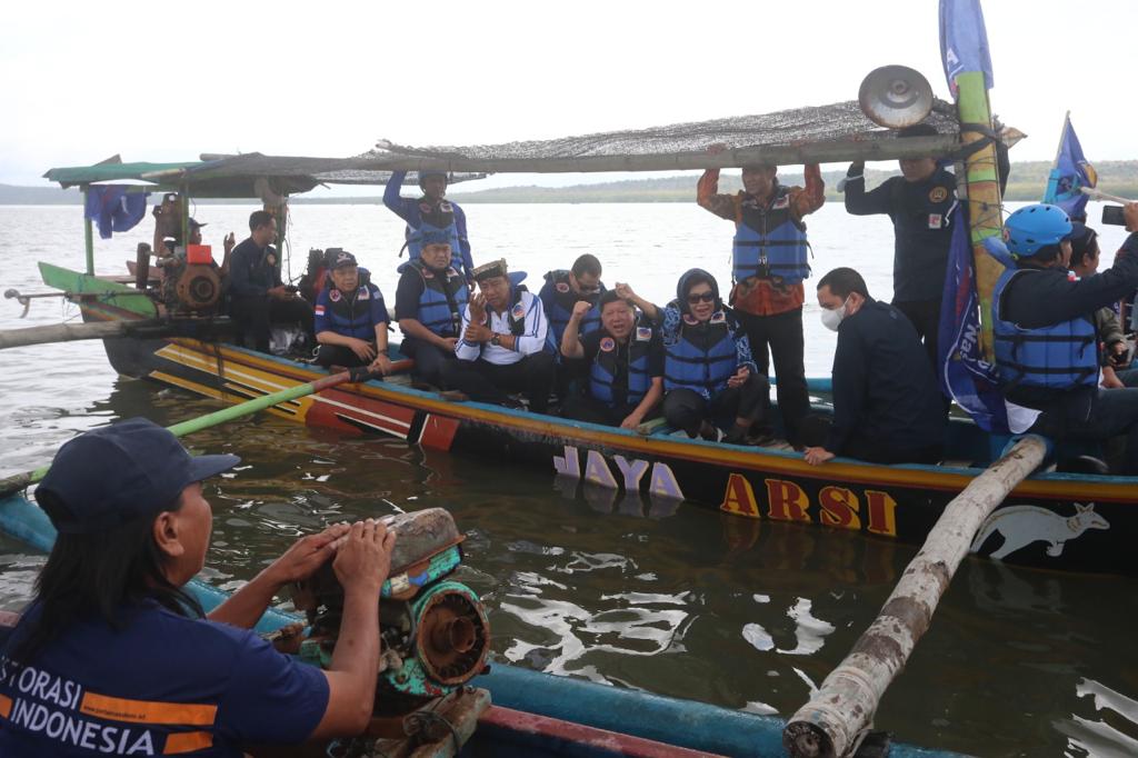 DPW NasDem Jawa Timur tanam ribuan pohon mangrove di Desa Kedungasri, Kecamatan Tegaldlimo, Kabupaten Banyuwangi (28/08/22)